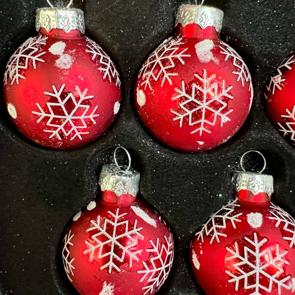 10 Christmas Red Glass Ball Ornaments White Glitter Snowflakes - Picture 2 of 7
